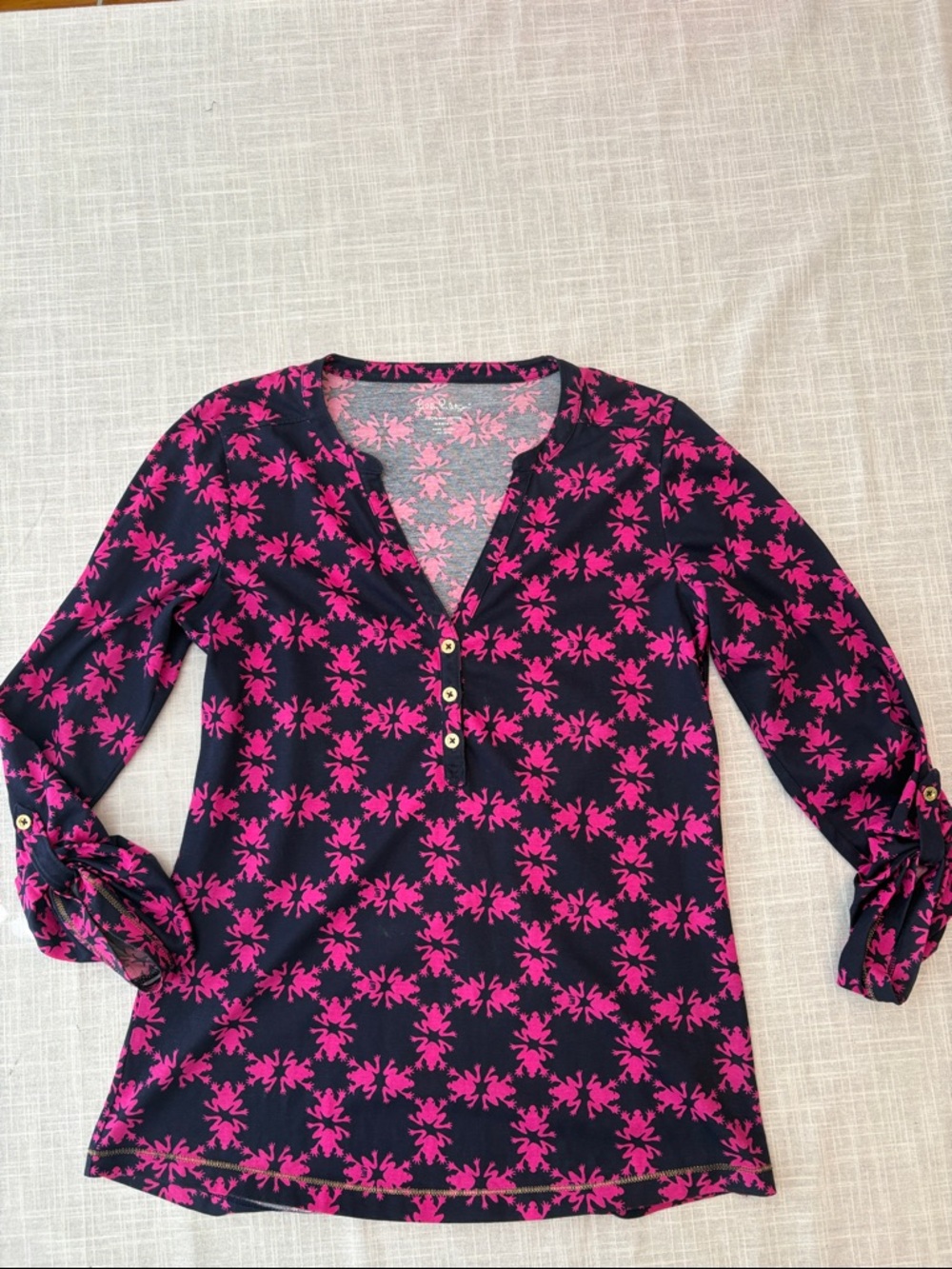 Lilly Pulitzer Navy & Fuchsia frog Patterned V-Neck Top